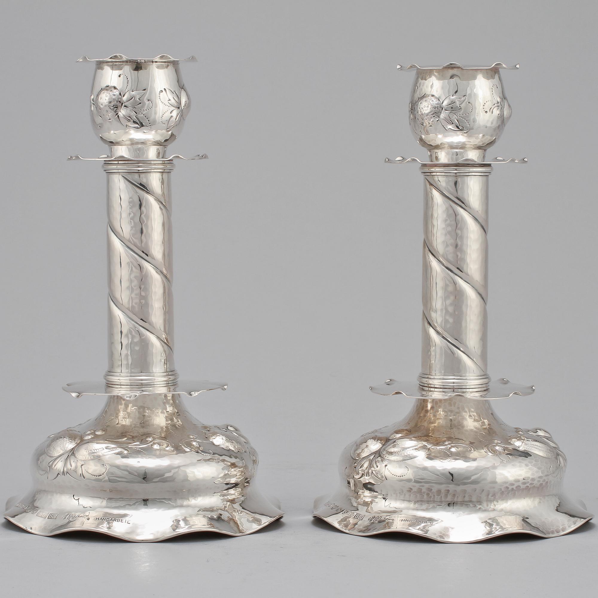 LJUSSTAKAR, ett par, samt SKÅL, silver, Eric Råström, C G Råström, Stockholm, 1976. Vikt 1 240 g.