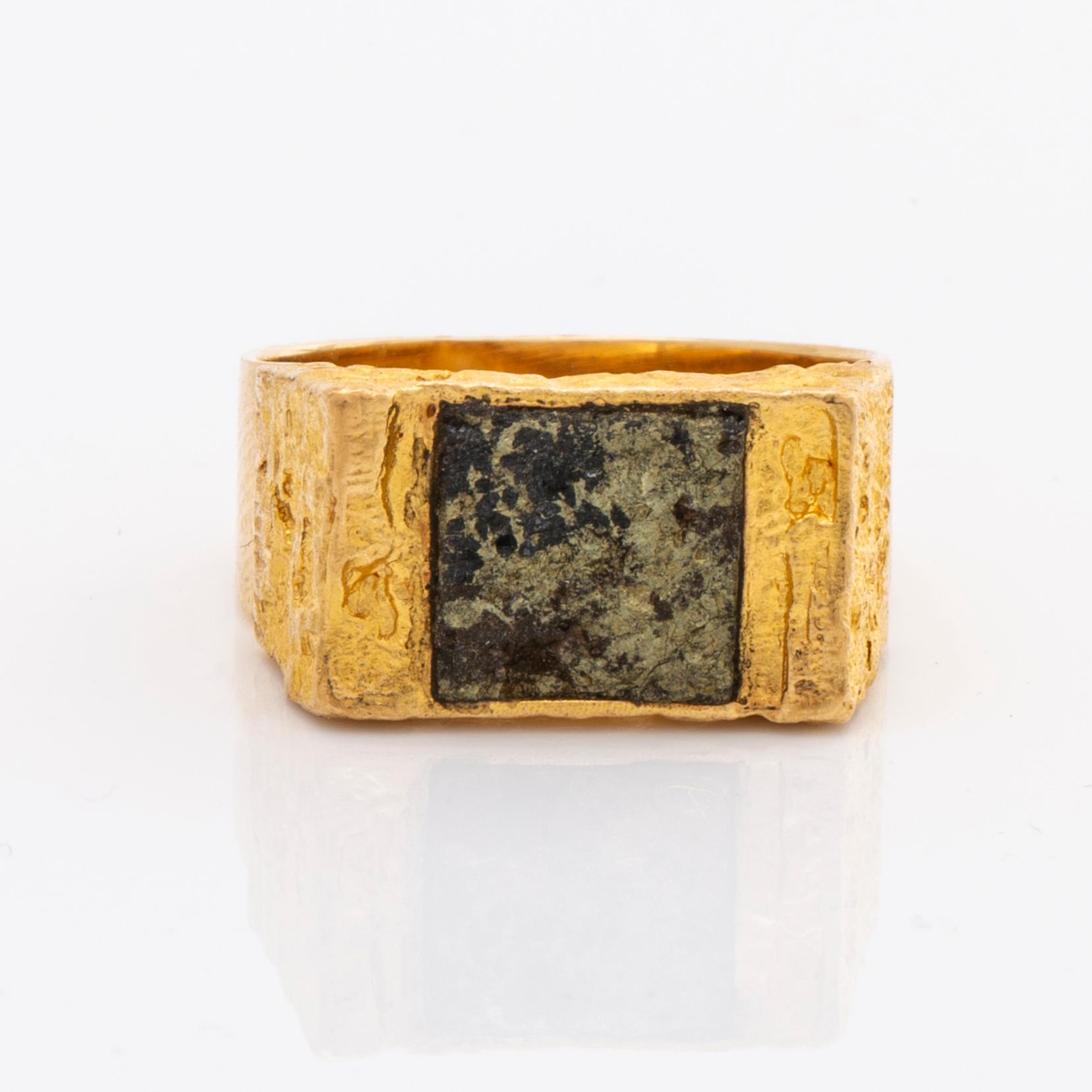 LAPPONIA 18K gold and copper ore, set of ring cufflinks and tie-pin, total weight 33,0 g, Finland 1988, design"Guldsten".