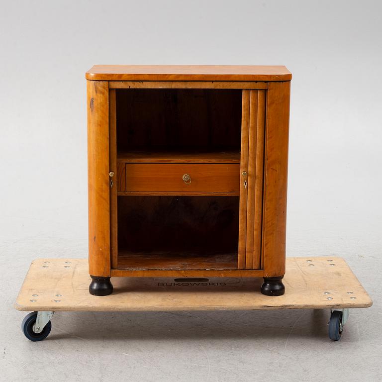 Cabinet, early 20th century.