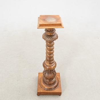 Pedestal around 1900.
