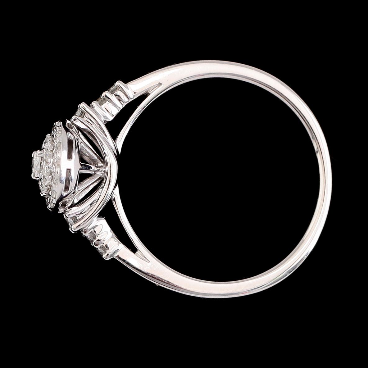 RING, 14K vitguld, briljantslipade diamanter tot ca 0.28 ct. Vikt ca 3 g.