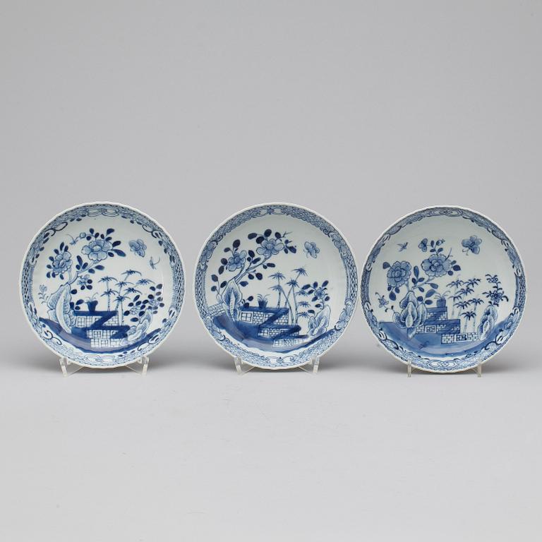 SKÅLFAT, 3st, porslin, Kina, Qing dynastin, Qianlong 1736-1795).