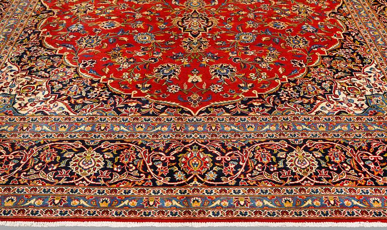A carpet, Kashan signed, ca 425 x 304 cm.