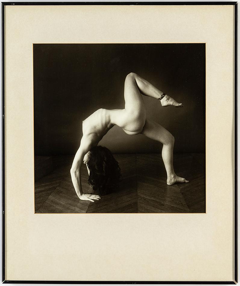 BETTINA RHEIMS, silvergelatinfotografi Signerad Bettina Rheims och daterad mars 1981 och numrerad 2/10 a tergo.