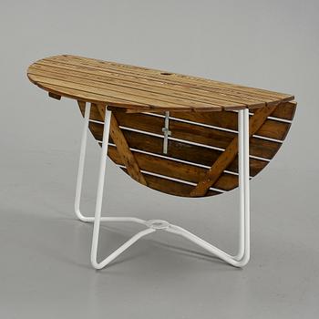 TRÄDGÅRDSGRUPP, tre delar, 1900-tal.