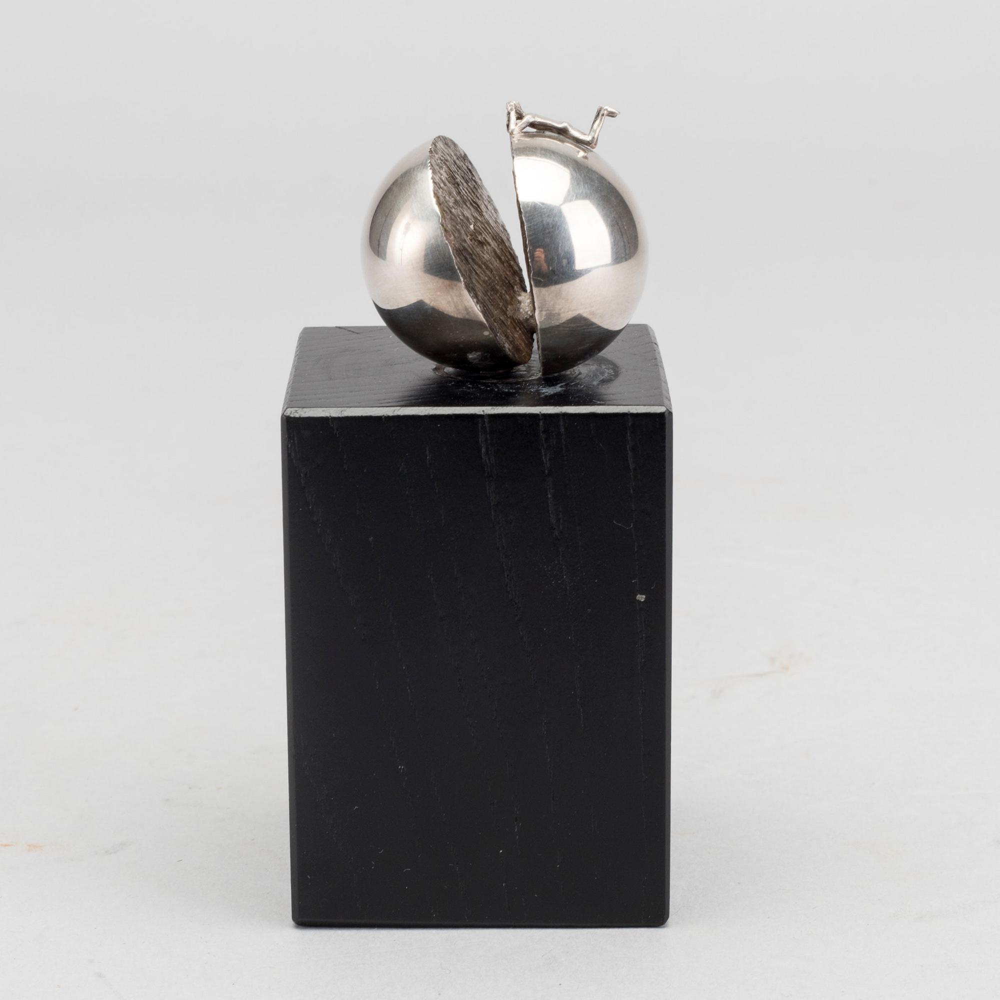 BJÖRN FLYGARE, silver sculpture on wood stand.