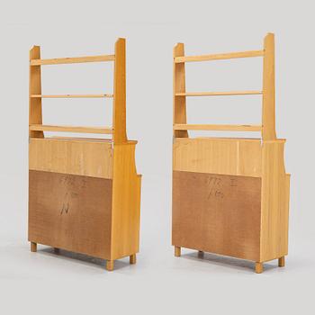 Carl Malmsten, a pair of oak 'Visingsö' bookcases/cabinets, second half of the 20th Century.