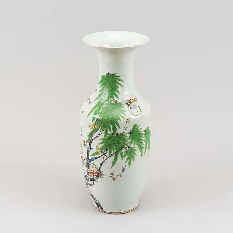 A Chinese vase, 20th Century.