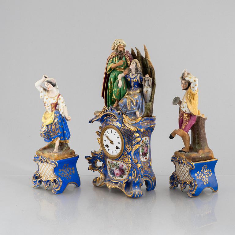 Bordsgarnityr, 3 delar, porslin, Frankrike, 1800-talets mitt/andra hälft.