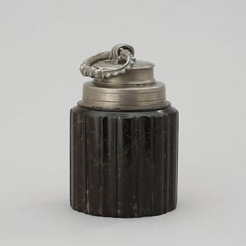 BURK MED LOCK. Barock, 1600-tal.