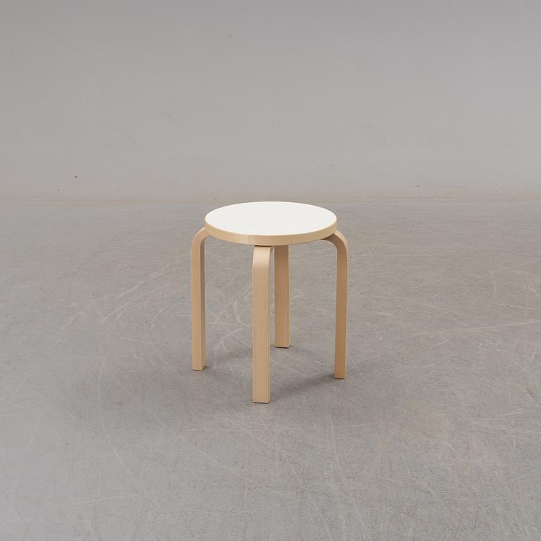 ALVAR AALTO, pallar, fyra st, modell 60 Artek, Finland.