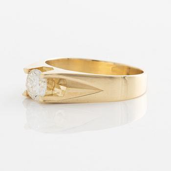 Ring, gold with brilliant-cut diamond.
