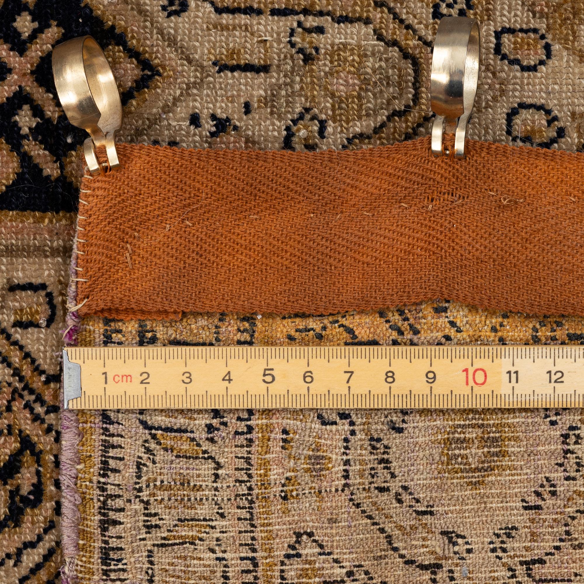 Matta, Senneh, antik, ca 197 x 120 cm.