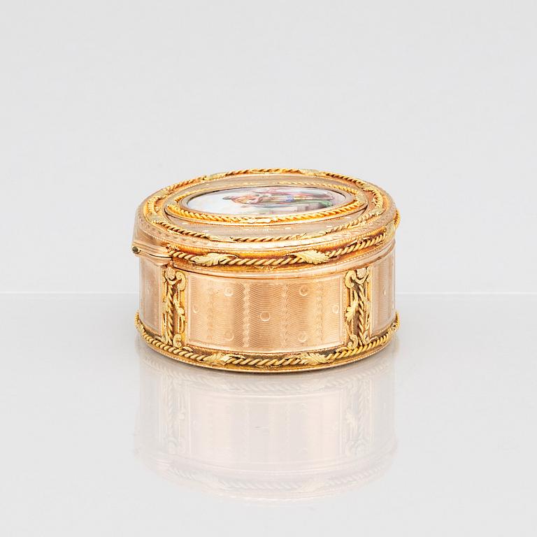 A late 18th century gold box en deux colour and enamel, possibly Hanau, Louis XVI.