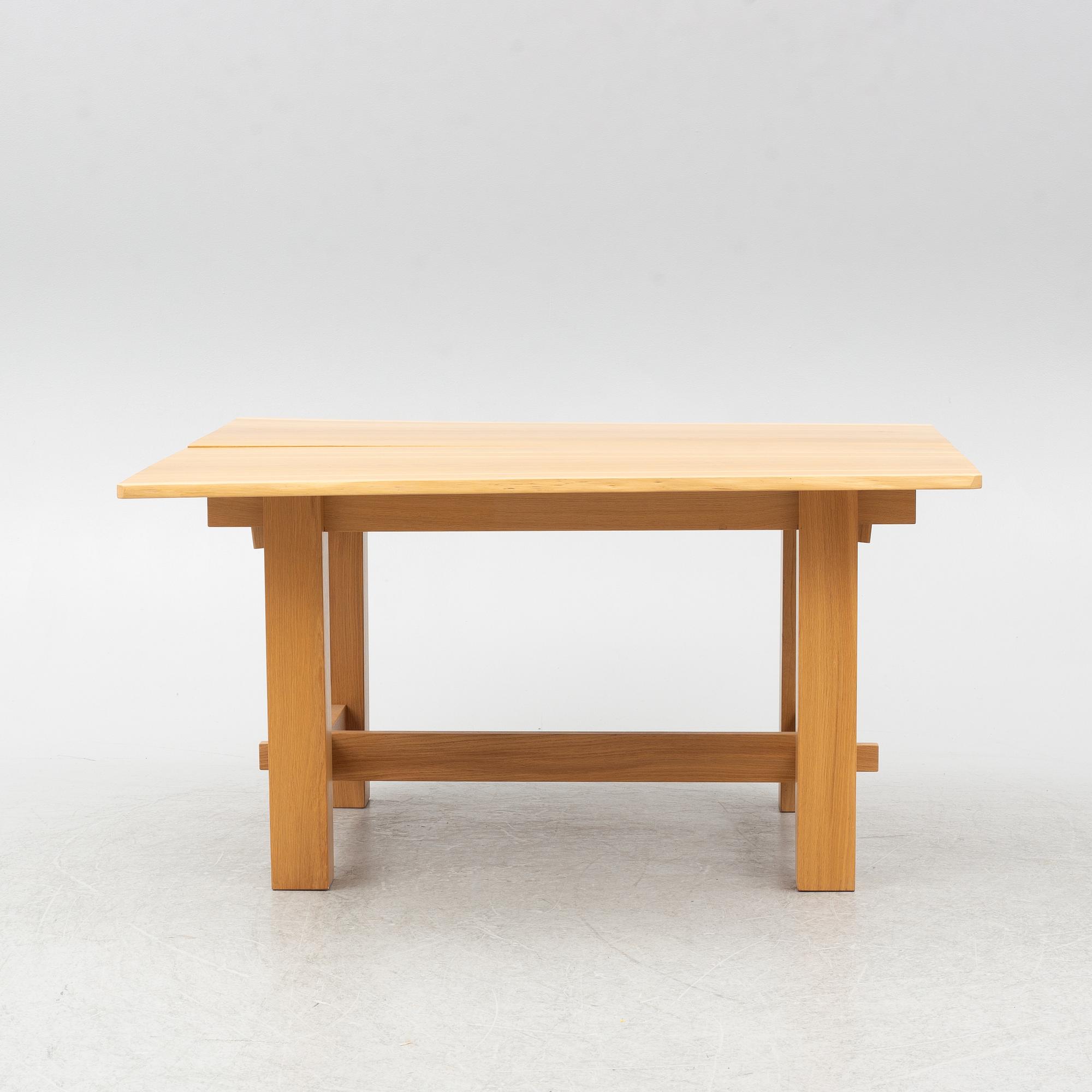 Matbord, signerat 16/12 1988.