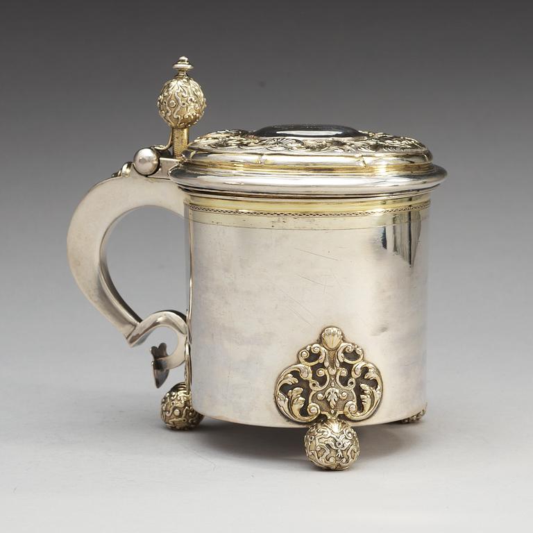 A Swedish 18th century parcel-gilt tankard, makers mark of Niclas Warneck, Karlstad 1757.