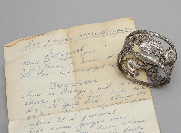 SERVETTRING, försilvrad koppar, Frankrike, 1800-talets andra hälft.