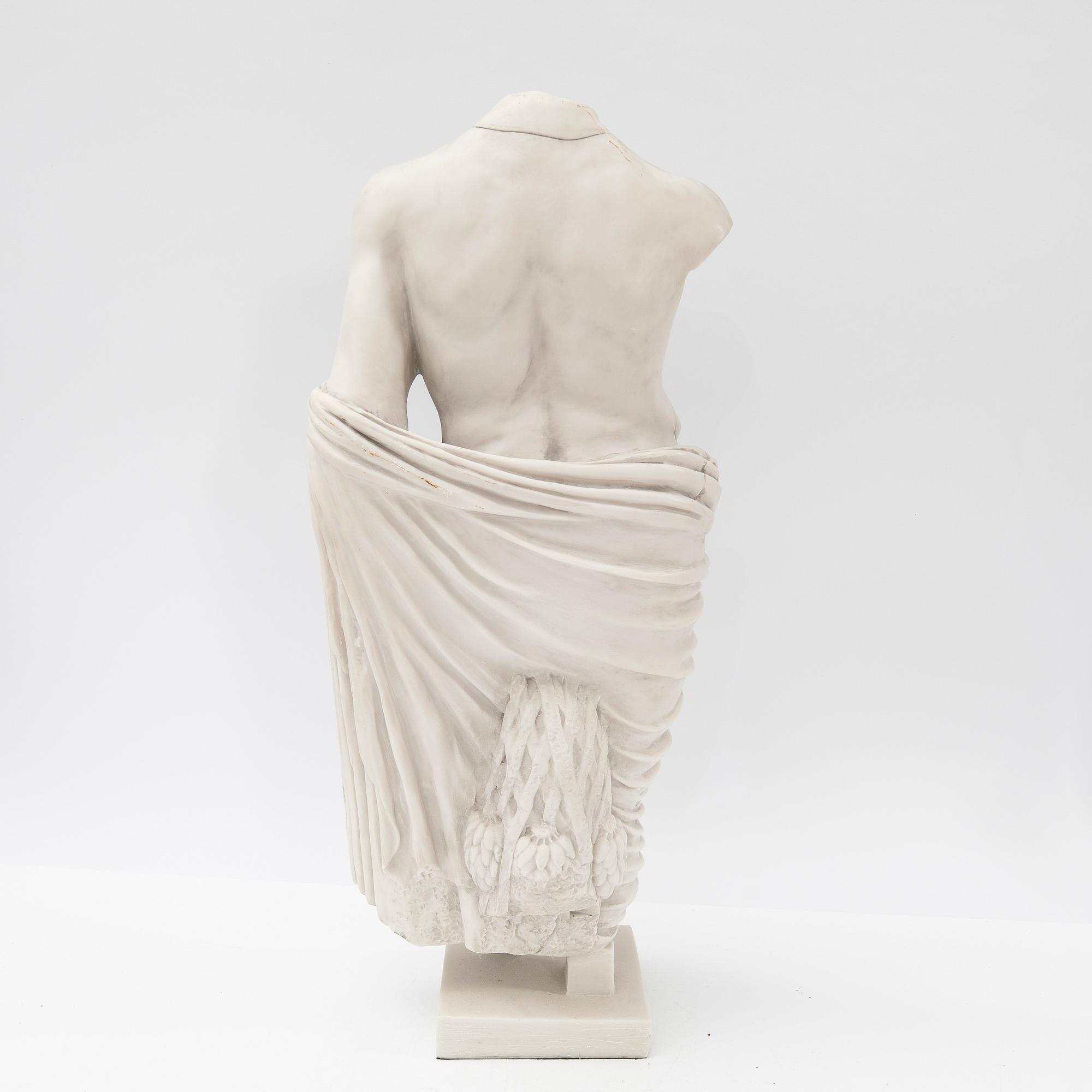 Skulptur, konstmassa, replik från Milles antiksamling.