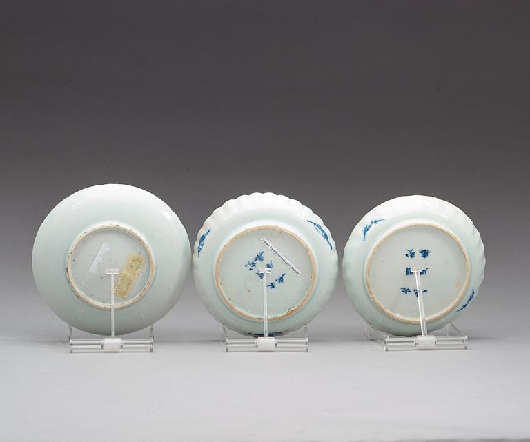 Three blue and white Transitional dishes, 17th Century.