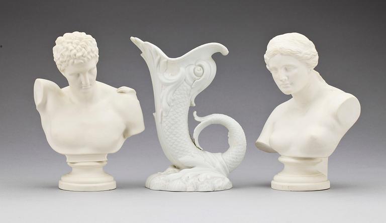 VAS samt PORTRÄTTBYSTER, ett par, parian, Gustafsberg, 1800/1900-tal.