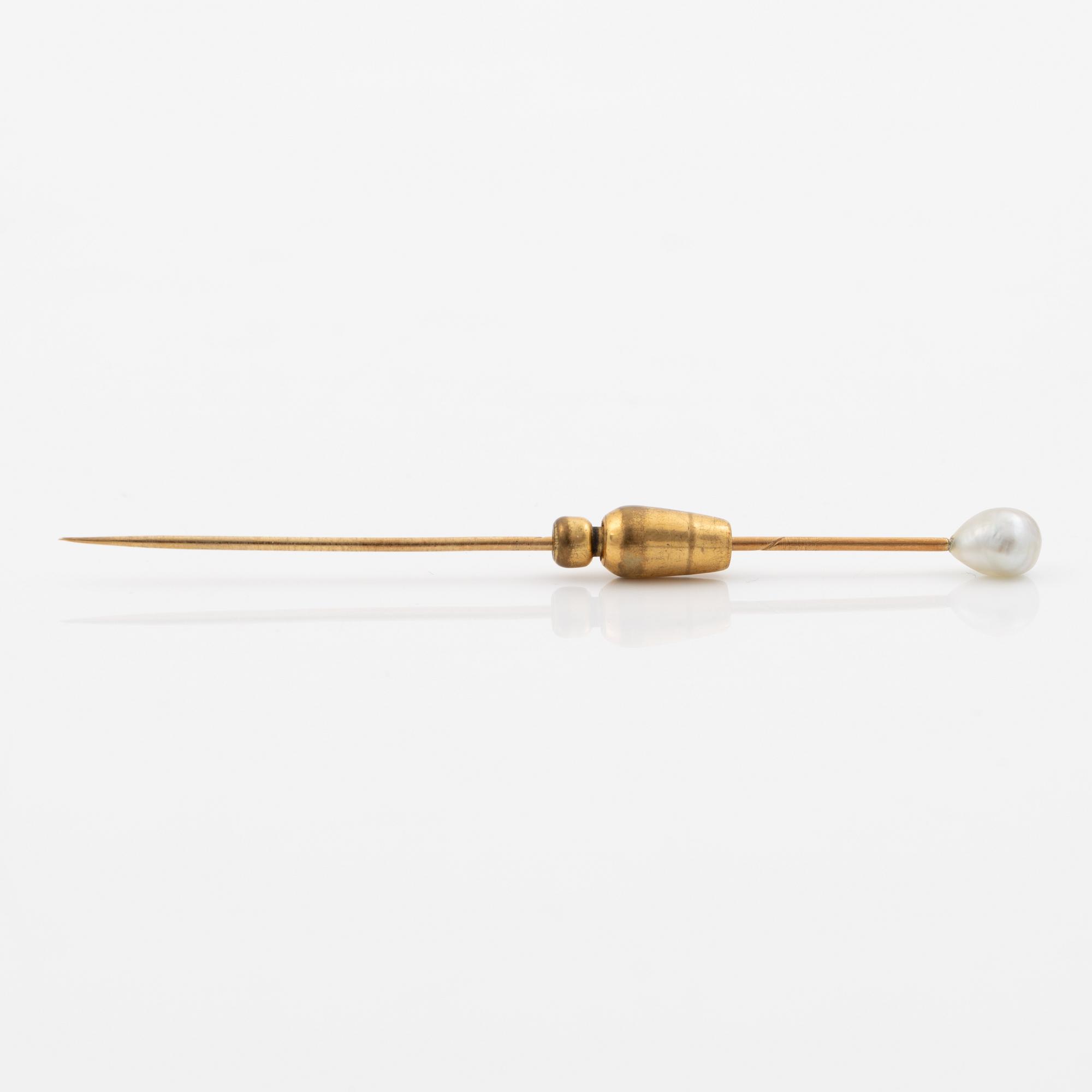Brooch pin with pearl.