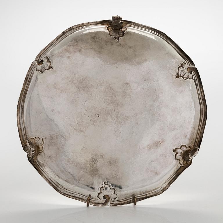 Serving dish, silver, 18th century, indistinct mark.