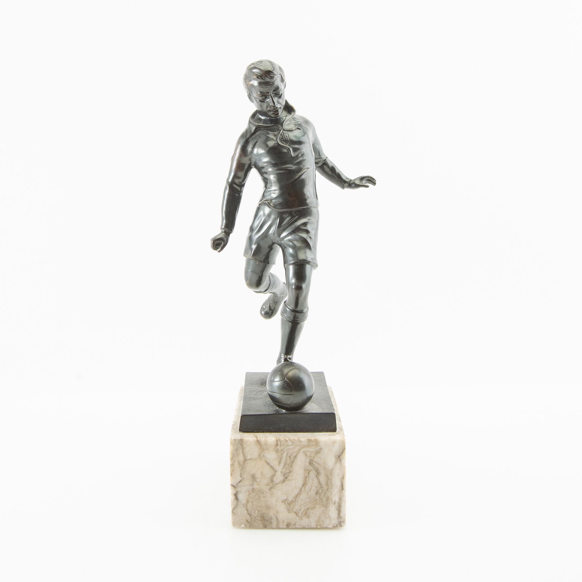 Unknown artist 20th century, sculpture Football player.