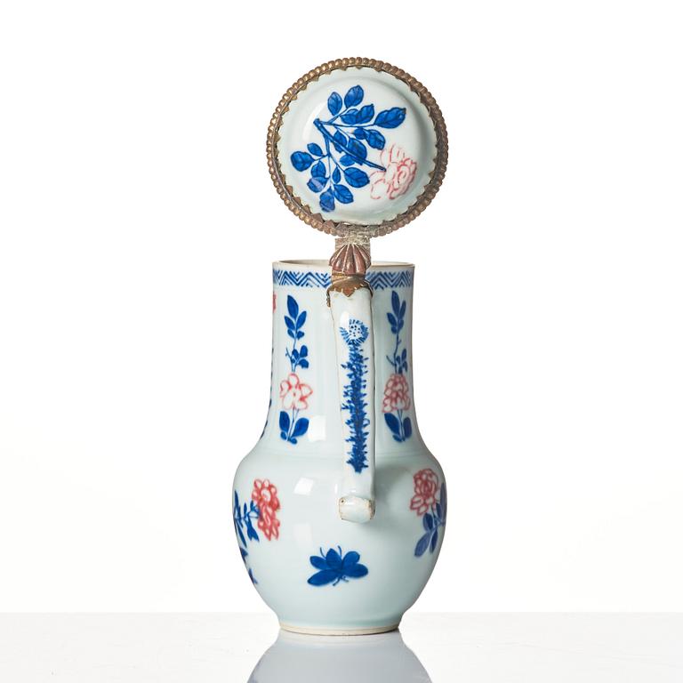 Kanna med lock, försilvrad montering. Qingdynastin, tidigt 1700-tal.