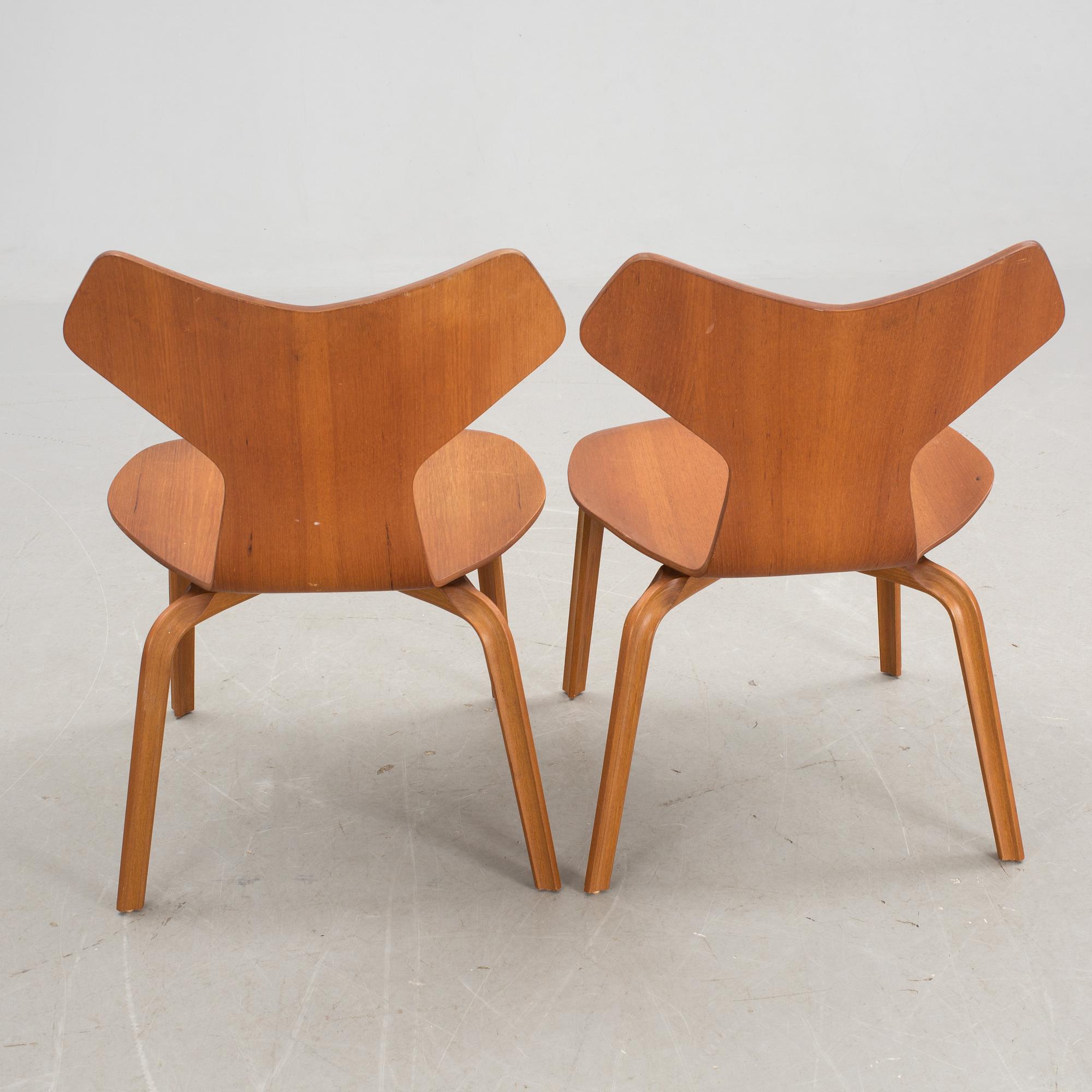 STOLAR, ett par, Grand Prix, Arne Jacobsen för Fritz Hansen.