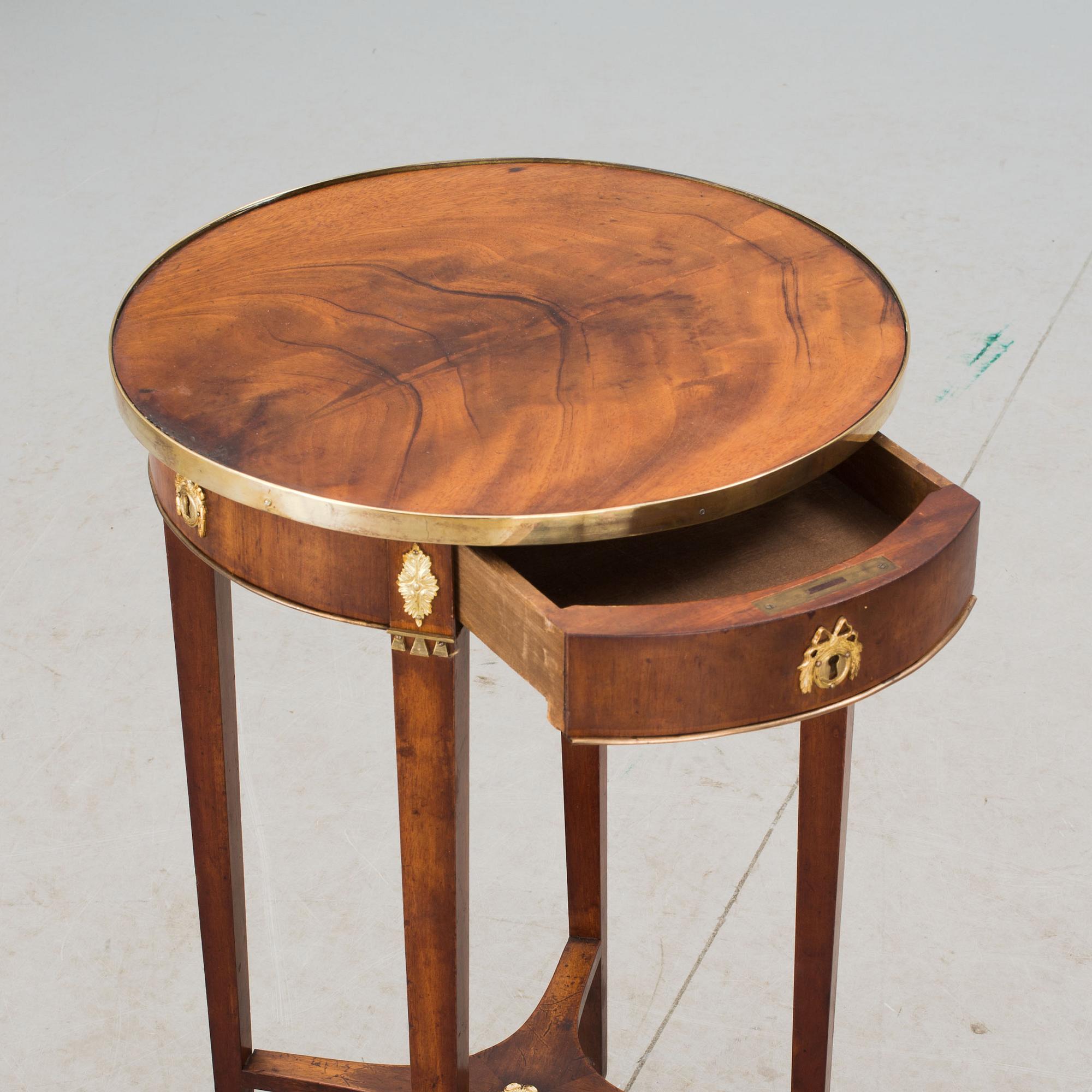 BORD, sengustaviansk stil, 1900-talets första hälft.