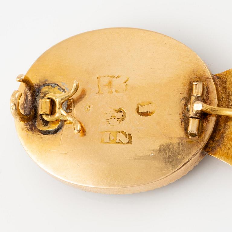 A brooch, 18K gold with a profile portrait of King Karl XIV Johan.