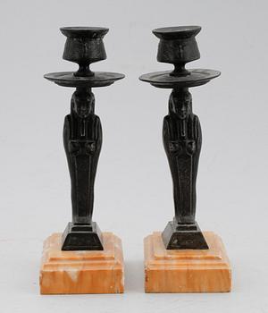 LJUSSTAKAR, 1 par, marmor och metall, 1800-tal.