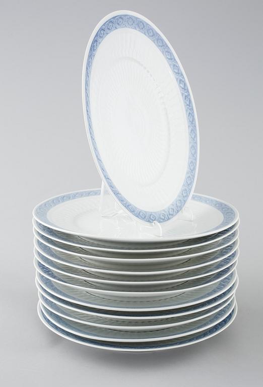 73 porcelian serving pieces, "Blå Vifte", Royal Copenhagen, from the second half of the 20th century.
