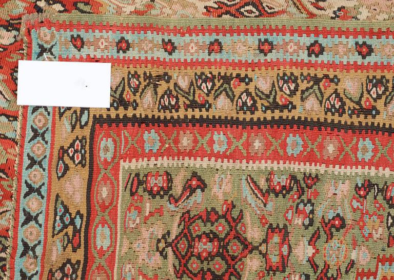 SEMI-ANTIQUE SENNEH KILIM. 205,5 x 128,5 cm.