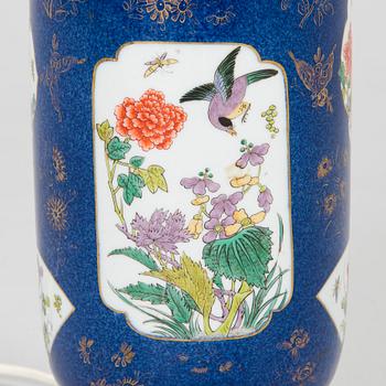 Vas, porslin. Troligen Samson, Frankrike, omkring 1900.