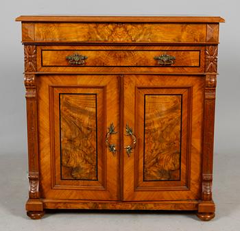 KOMMOD, sent 1800-tal.