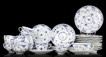 KAFFE- OCH TESERVIS, 23 delar, porslin, "Musselmalet", Royal Copenhagen.