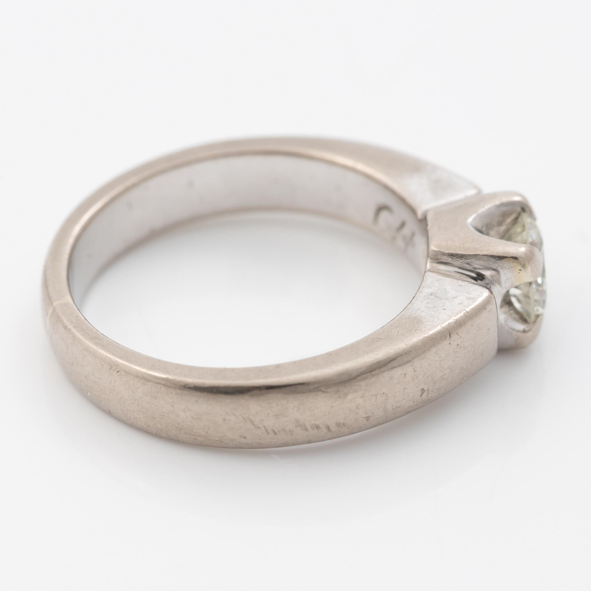 Ring, 18K white gold, with a brilliant-cut diamond of 0.56 ct according to engraving.