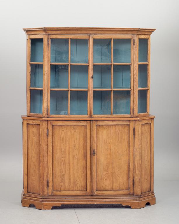 VITRINSKÅP, 1800-tal.