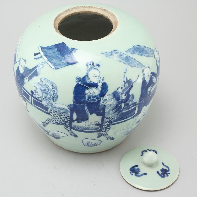 A chinese porcelain jar, 19th century.