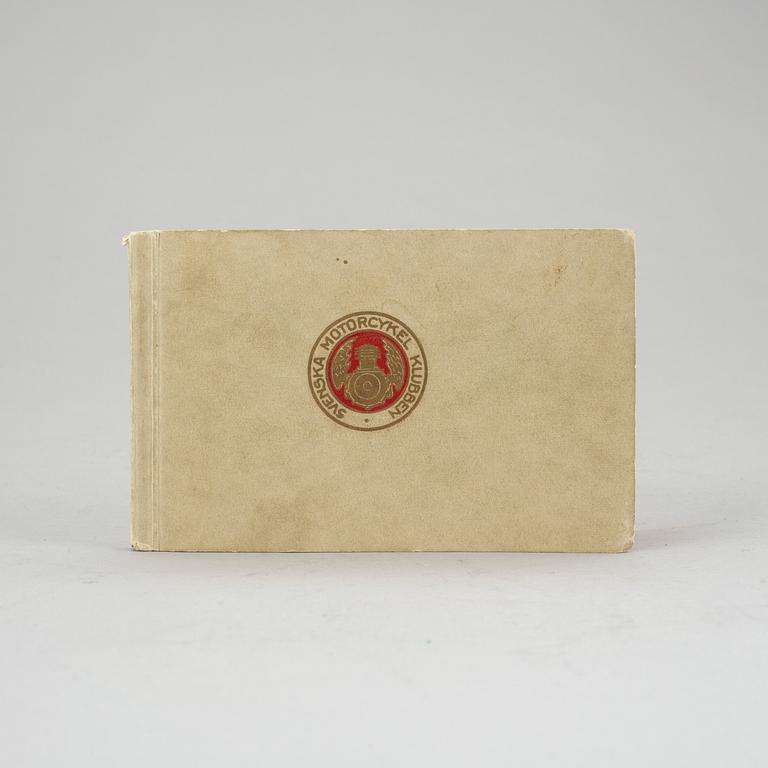 POKAL och BOK, silver, "Midvinterpokalen 1915", Svenska motorcykelklubben, GAB, 1915. Total vikt (exkl bok) 1400g.