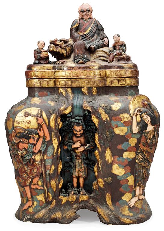 A massive Japanese jar with cover, ca 1900.