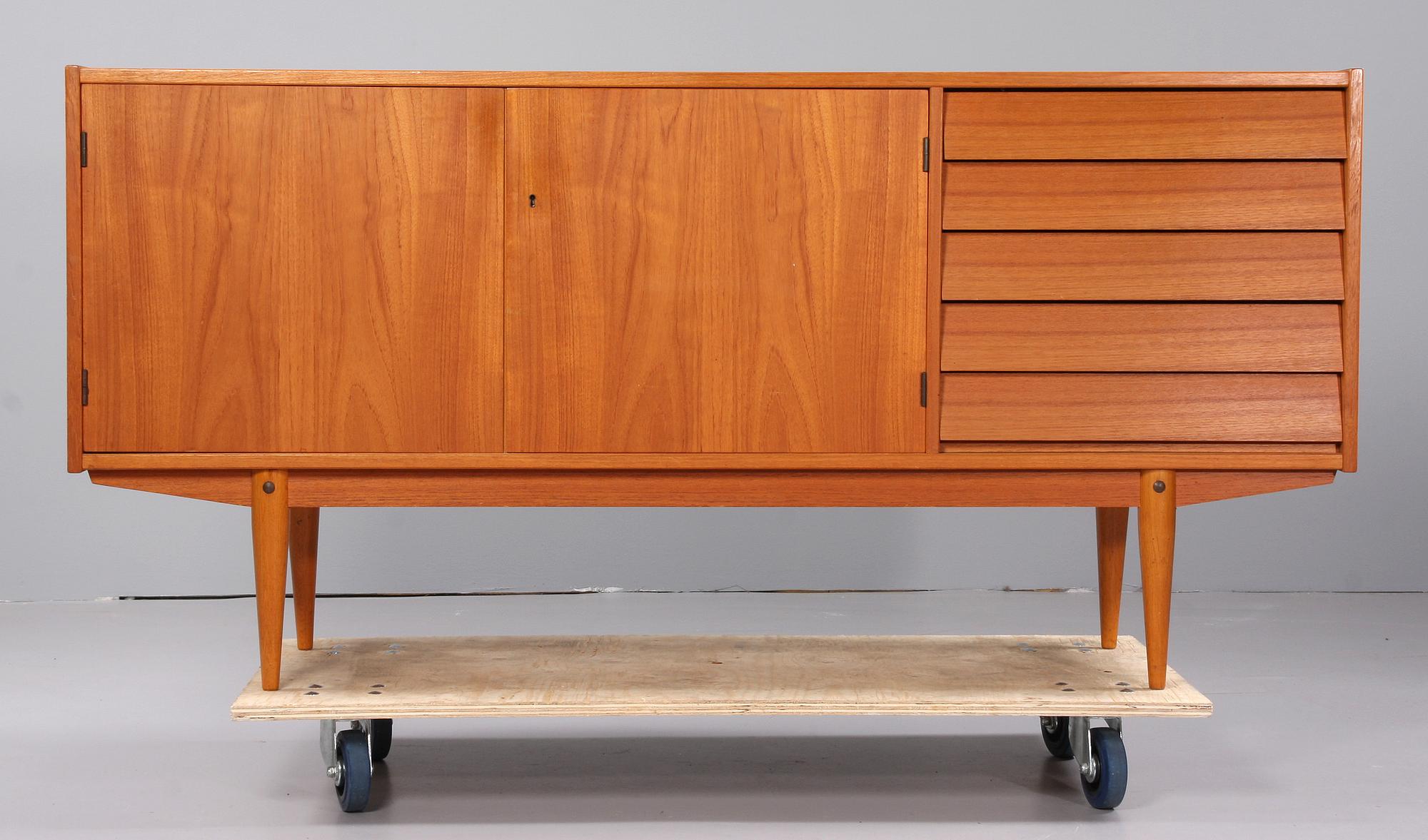 SIDEBOARD, 1950-tal.
