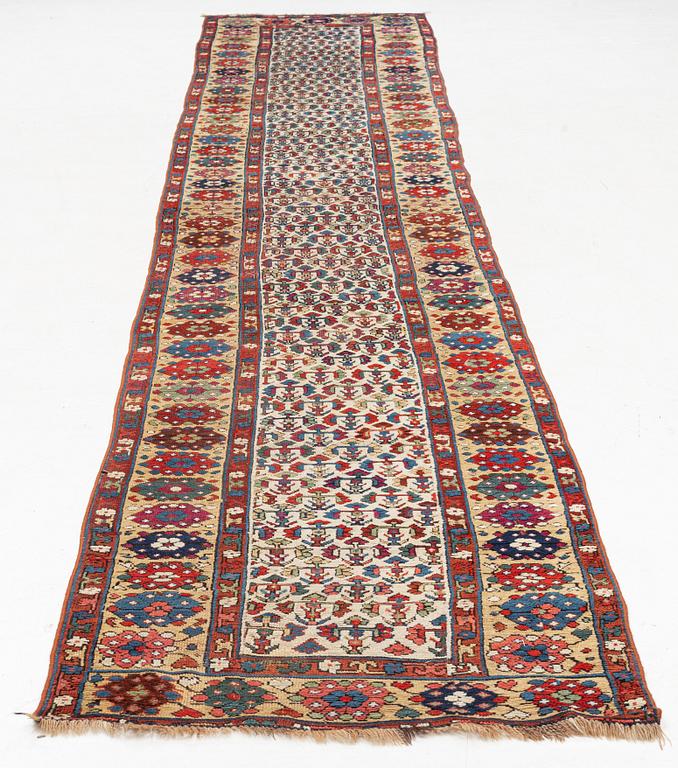 Gallerimatta, orientalisk, ca 475 x 92 cm.