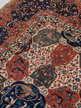 A CARPET, A SEMI-ANTIQUE TABRIZ PETAG, 396,5 x 305,5 cm.