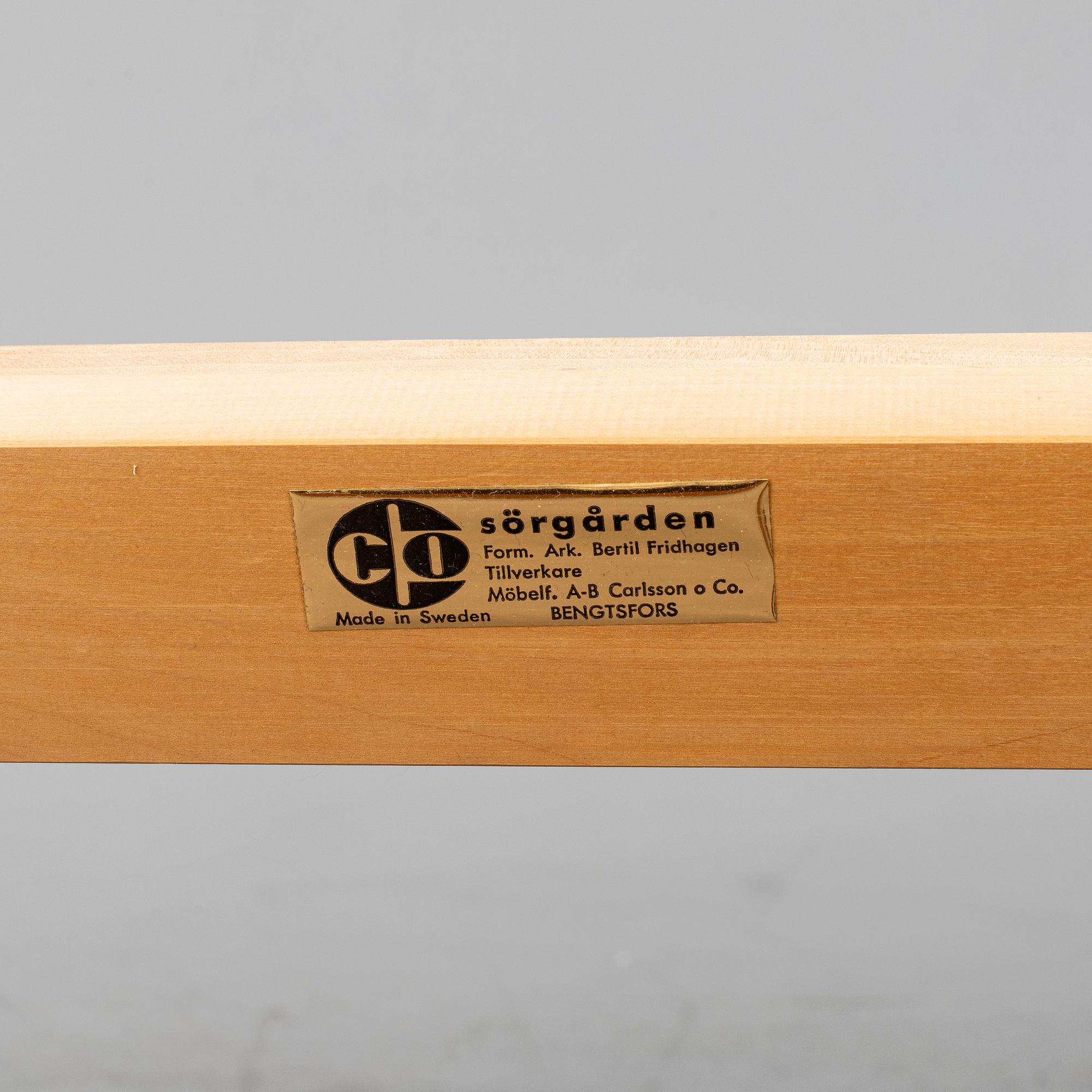 BERTIL FRIDHAGEN, a 'Sörgården' walnut table.