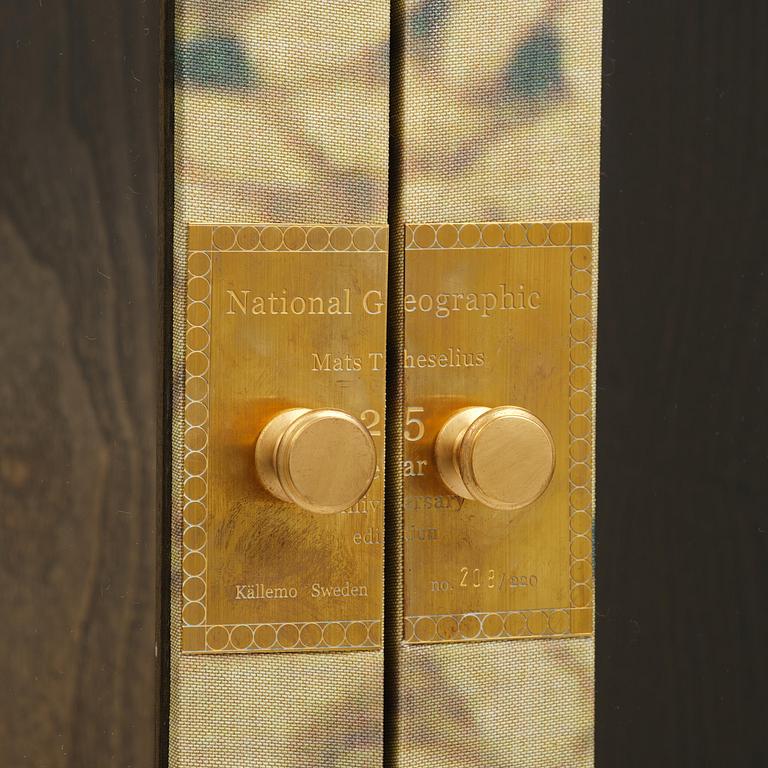 Mats Theselius, a "National Geographic 25th Anniversary Edition" cabinet, ed. 208/220, Källemo, Värnamo, post 2016.