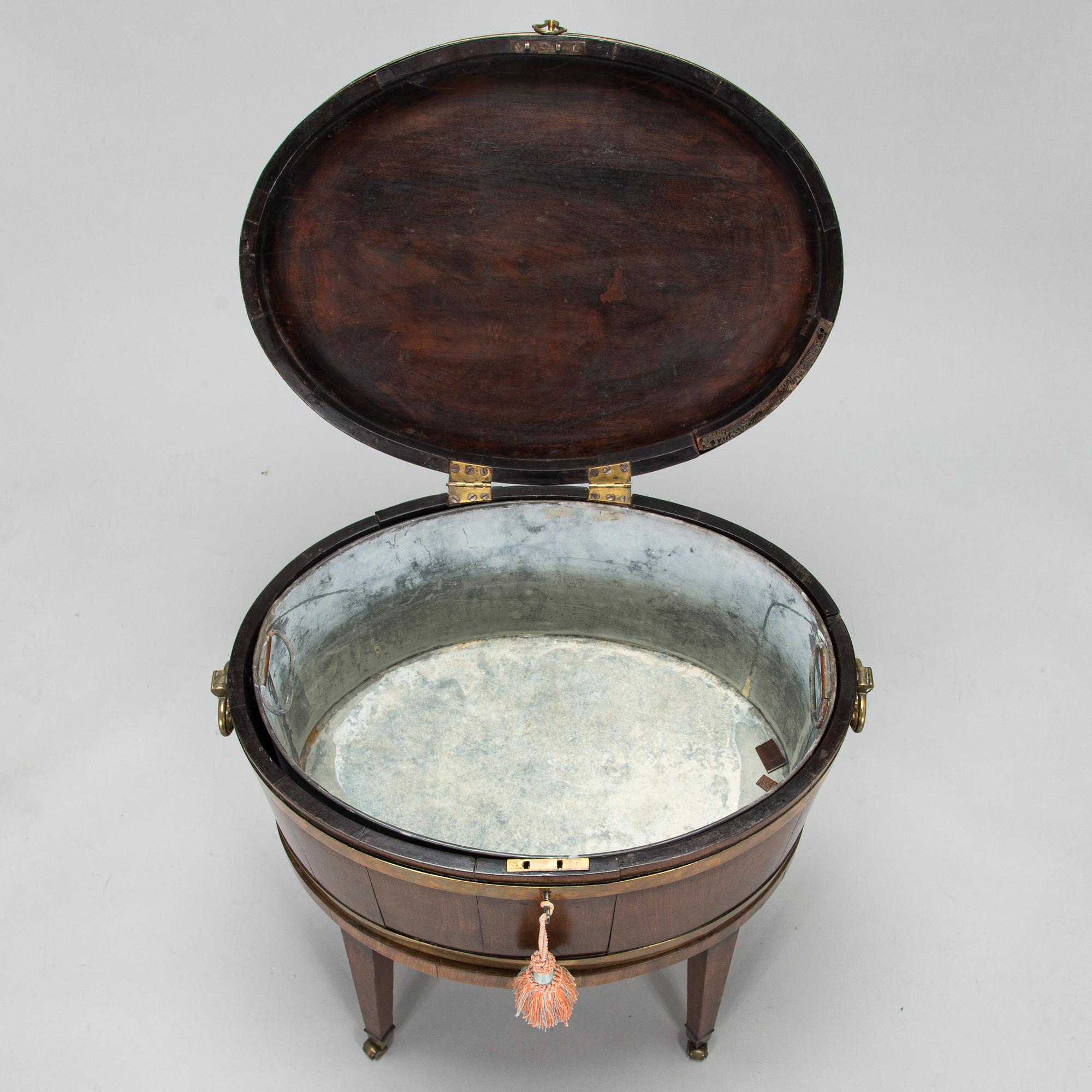 An 18th century english wine cooler.