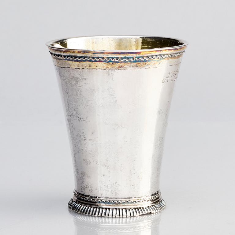 Petter Lund, bägare, delvis förgyllt silver, Nyköping 1728.