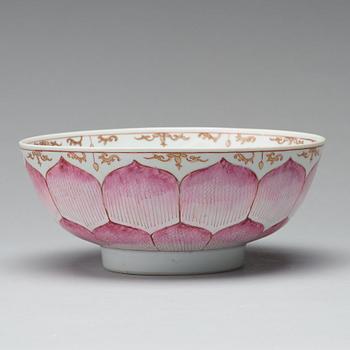 SKÅL samt FAT, kompaniporslin. Qingdynastin, Qianlong (1736-95).